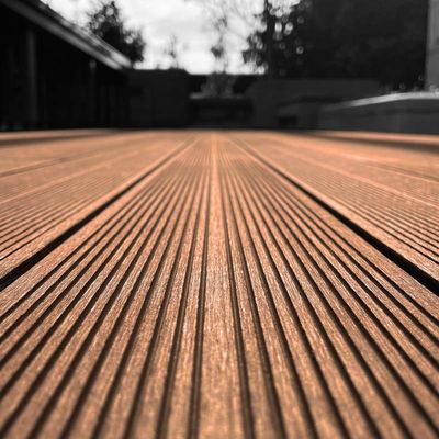 Bom preço. Painéis de revestimento de WPC personalizados Materiais compostos à prova d'água on-line