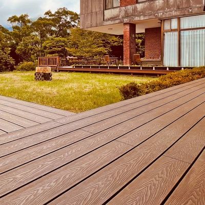 Bom preço. Fornecedores de pavimentos compostos de madeira e plástico impermeável on-line